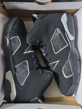 Jordan Men's Black and Gray Low-Top Sneakers